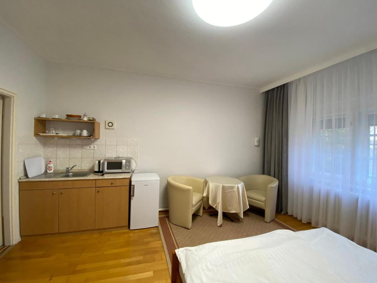 Part Cafe Residence 두나케스치 외부 사진