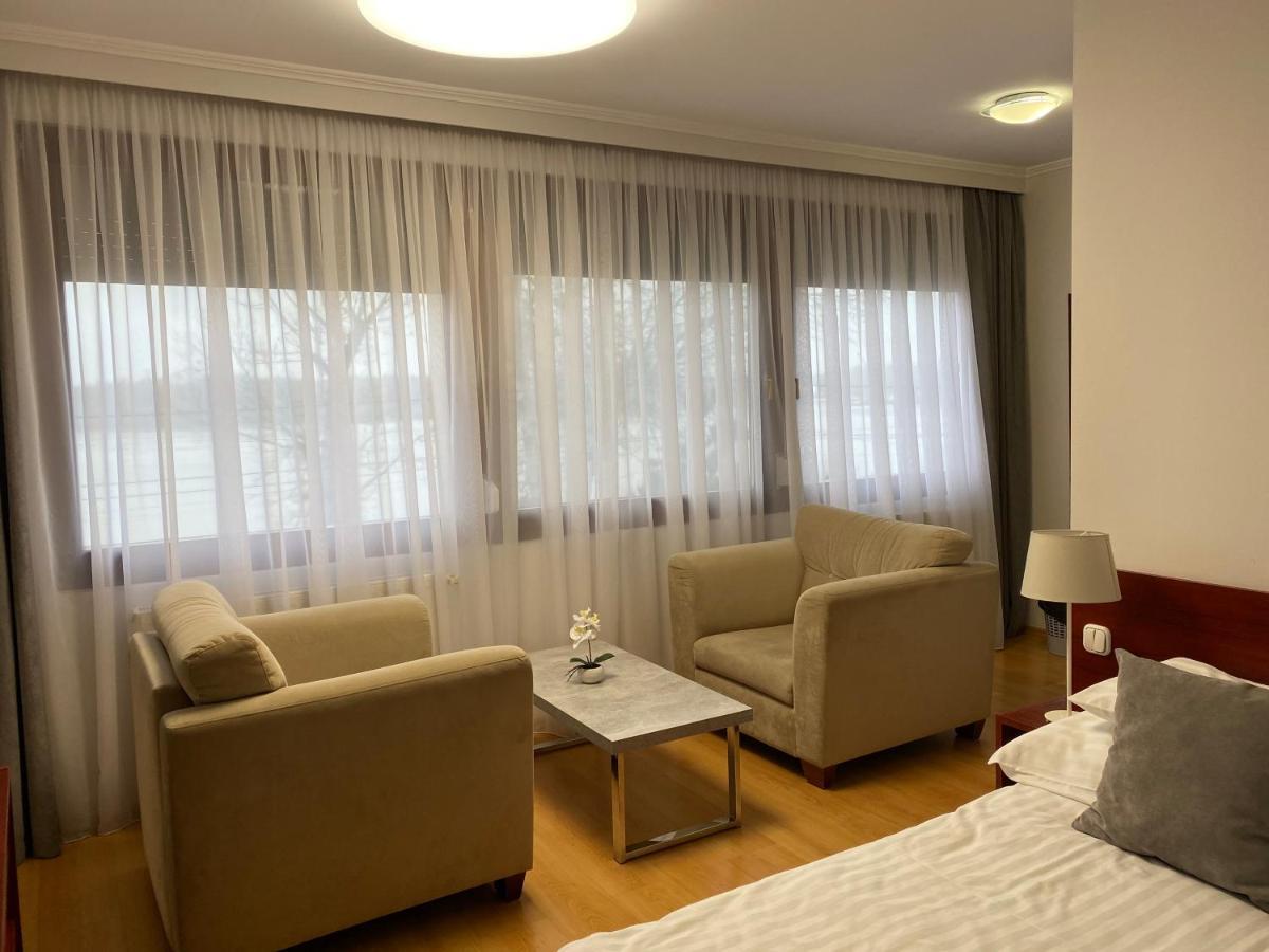 Part Cafe Residence 두나케스치 외부 사진