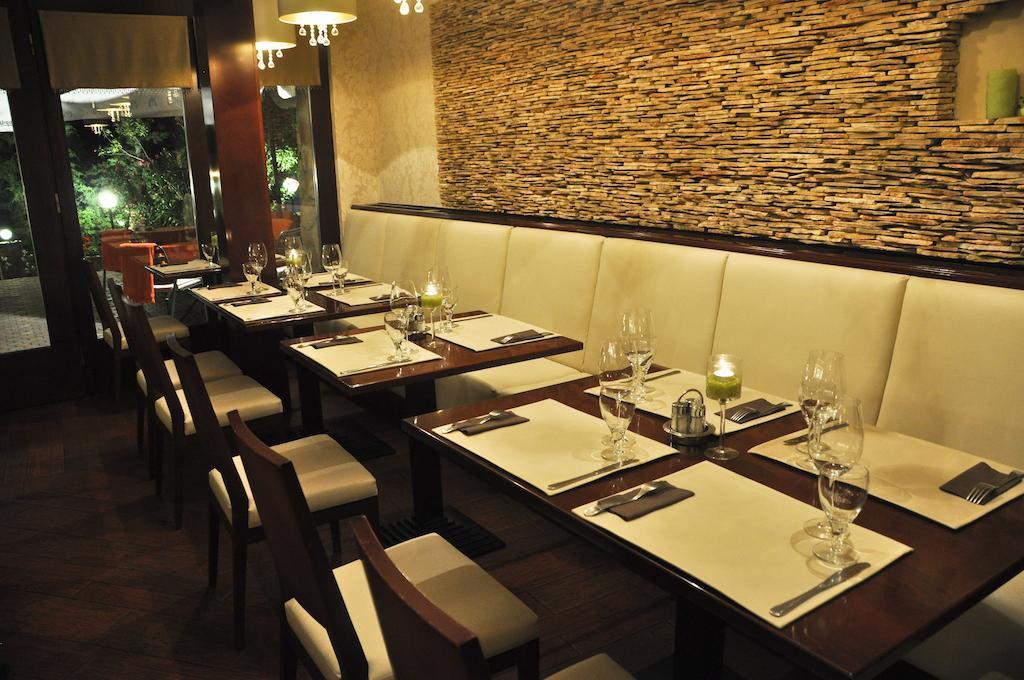 Part Cafe Residence 두나케스치 외부 사진